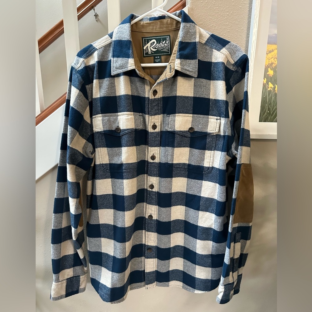 Roots Buffalo Men’s Navy and Beige Plaid Flannel Jacket in Medium